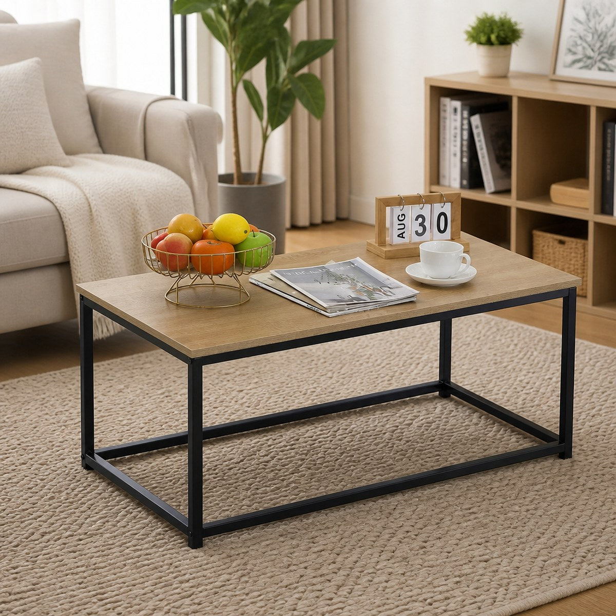 Couchtisch mit Metallrahmen im modernen Industrial-Stil