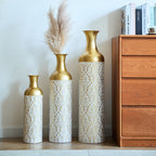 Vasos de piso grande, set de 3 piezas doradas (50/66/83 cm) - Grandes vasos de decoración metálicos con patrón de flores, cubiertas para plantas como decoración de habitación para el salón, el pasillo y la oficina en diseño vintage
