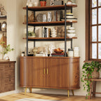 Gabinetto con puertas correderas y estante superior, estante abierto de 4 niveles, armario de cocina moderno con revestimiento de listas verticales, patas de metal doradas, armario de almacenamiento para comedor y salón, color oscuro